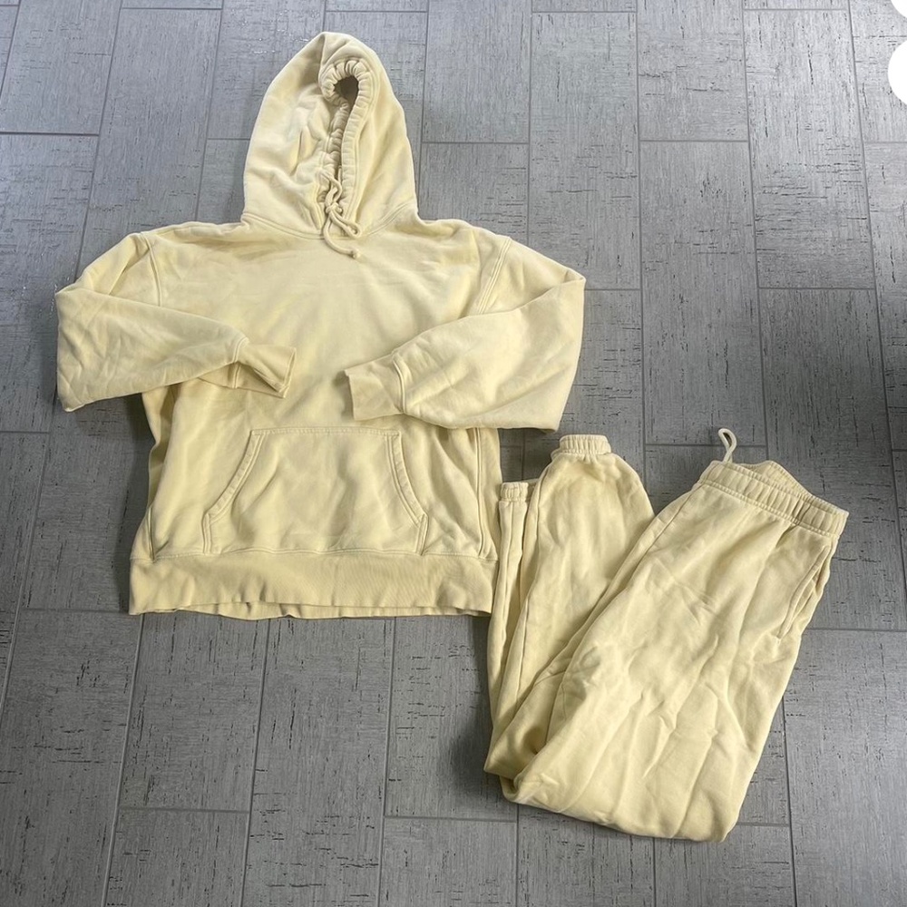 Aritzia TNA Yellow sweatsuit